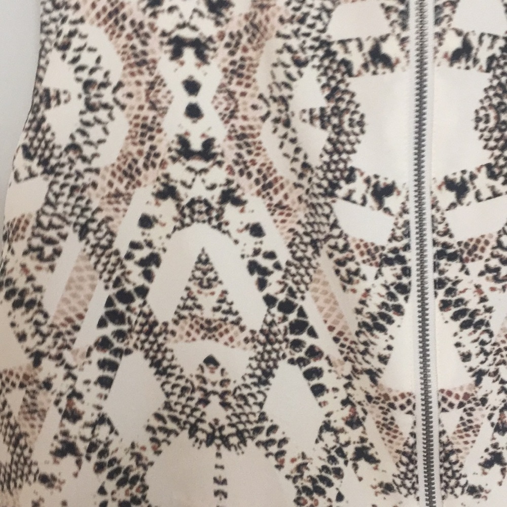 Women’s dress - Picture 3 of 5